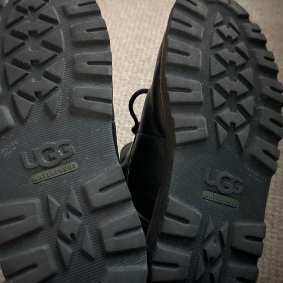 Ugg Winter Boots in Black size 9 men’s - Picture 5 of 6